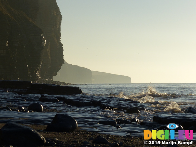 FZ012008 Llantwit Major cliffs in the morning sun